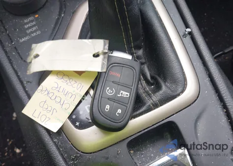 2017 Jeep Cherokee Latitude 4X4 z USA, uszkodzony, nr VIN 1C4PJMCB5HW579592